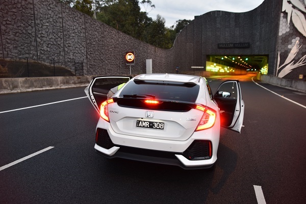Honda Civic ready for another tunnel run 600w
