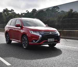 Mitsubishi Outlander PHEV on EastLink 300w